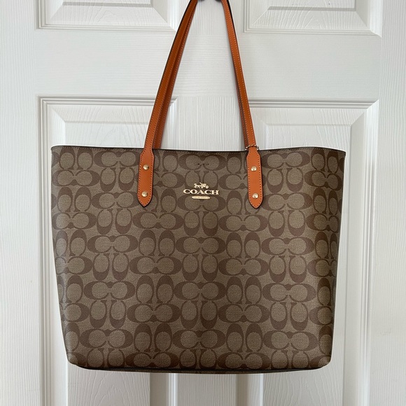 COACH tote handbag/coated canvas/gently used - Picture 3 of 4